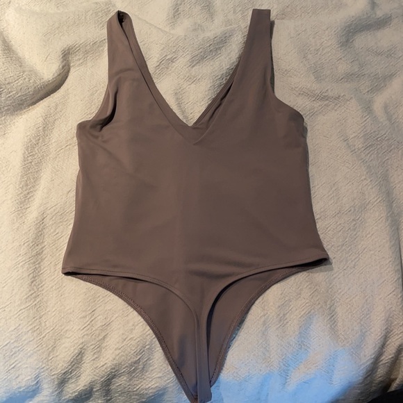 Babaton contour bodysuit - Picture 2 of 3